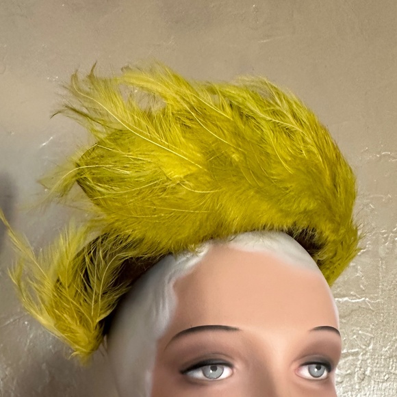 GORGEOUS 1930\'s BROWN FELT HAT WITH ASYMMETRICAL BRIM WITH CHARTREUSE FEATHERS main image 4
